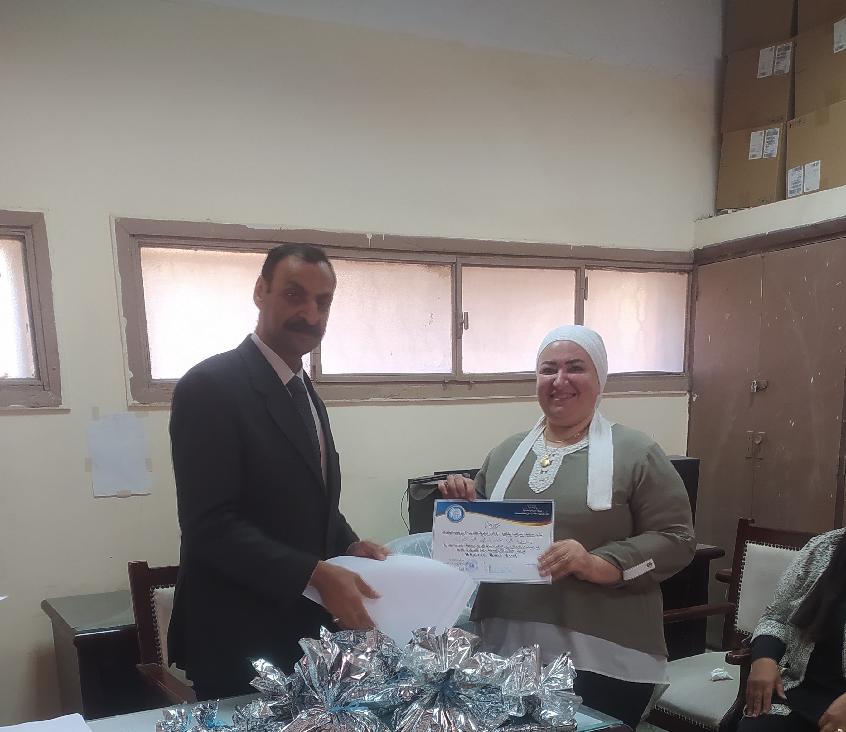 عقد دورات تدريبية فى مجال الحاسب الآلى  لمجموعة برامج التطبيقات المكتبية  ( Windows  , Word  , Excel  ) للسادة العاملين بالإدارة المركزية للحاسب الآلي  و معهد المحصلين والصيارف بالجهود الذاتية 