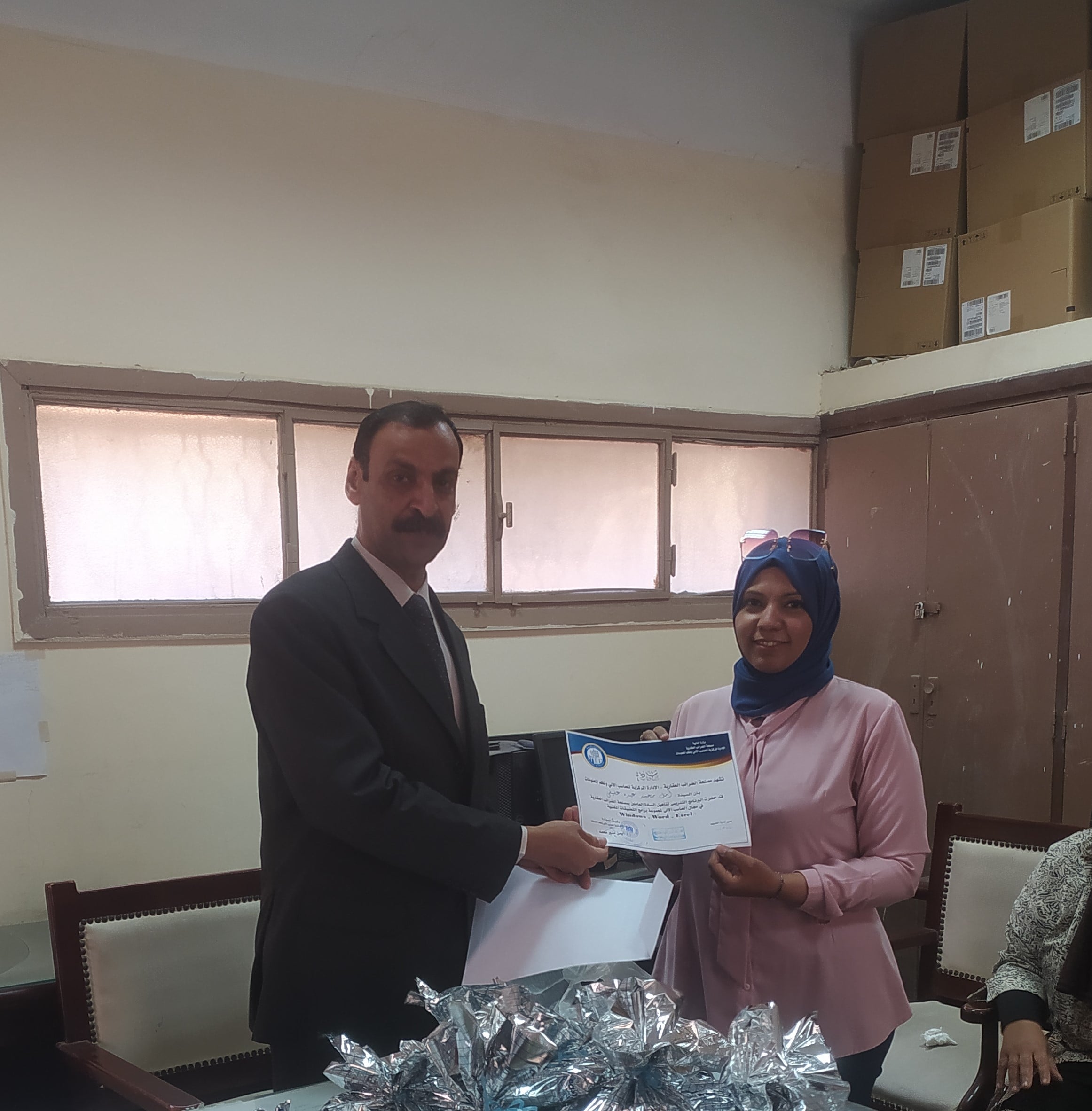 عقد دورات تدريبية فى مجال الحاسب الآلى  لمجموعة برامج التطبيقات المكتبية  ( Windows  , Word  , Excel  ) للسادة العاملين بالإدارة المركزية للحاسب الآلي  و معهد المحصلين والصيارف بالجهود الذاتية 