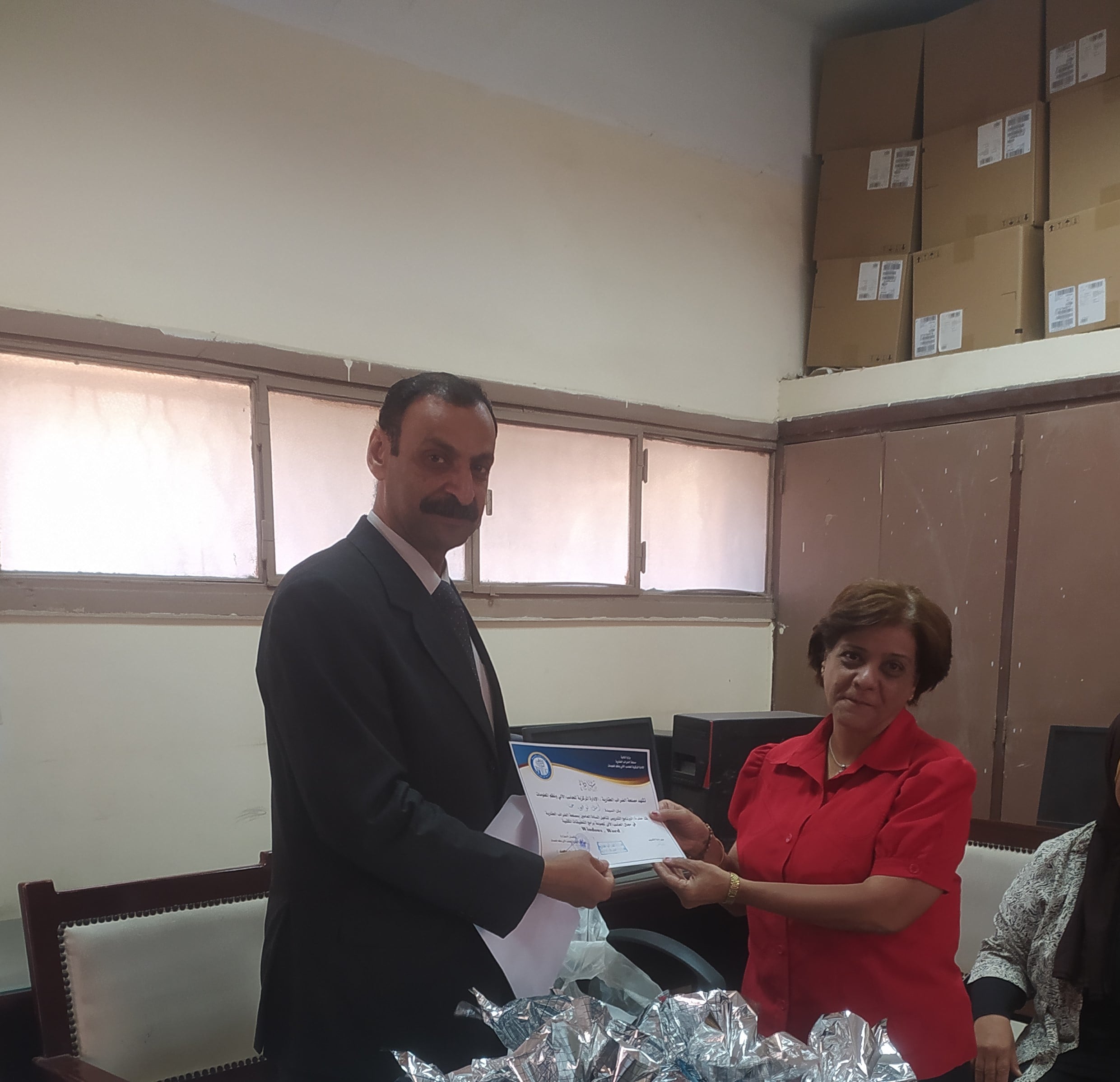 عقد دورات تدريبية فى مجال الحاسب الآلى  لمجموعة برامج التطبيقات المكتبية  ( Windows  , Word  , Excel  ) للسادة العاملين بالإدارة المركزية للحاسب الآلي  و معهد المحصلين والصيارف بالجهود الذاتية 