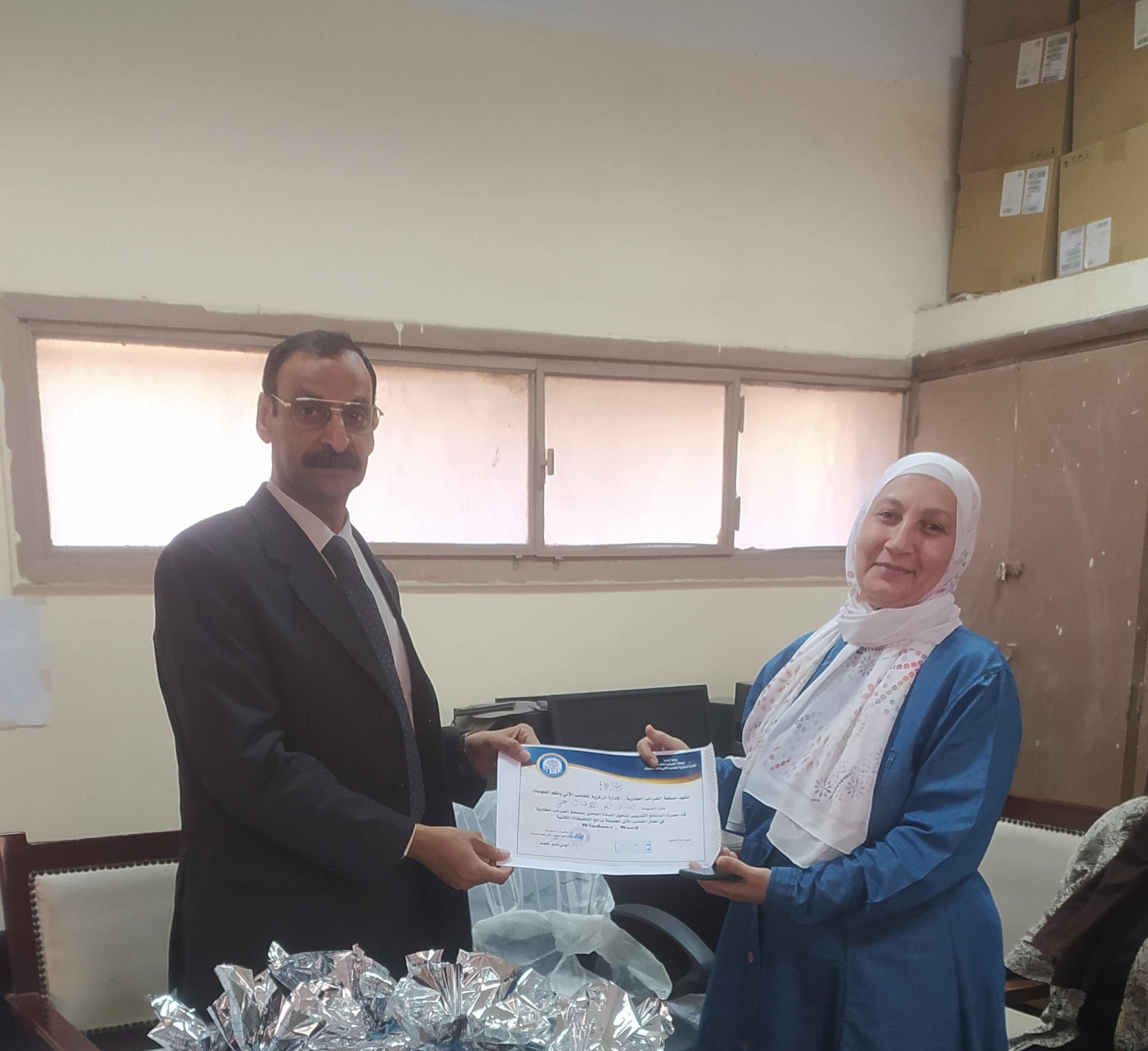 عقد دورات تدريبية فى مجال الحاسب الآلى  لمجموعة برامج التطبيقات المكتبية  ( Windows  , Word  , Excel  ) للسادة العاملين بالإدارة المركزية للحاسب الآلي  و معهد المحصلين والصيارف بالجهود الذاتية 