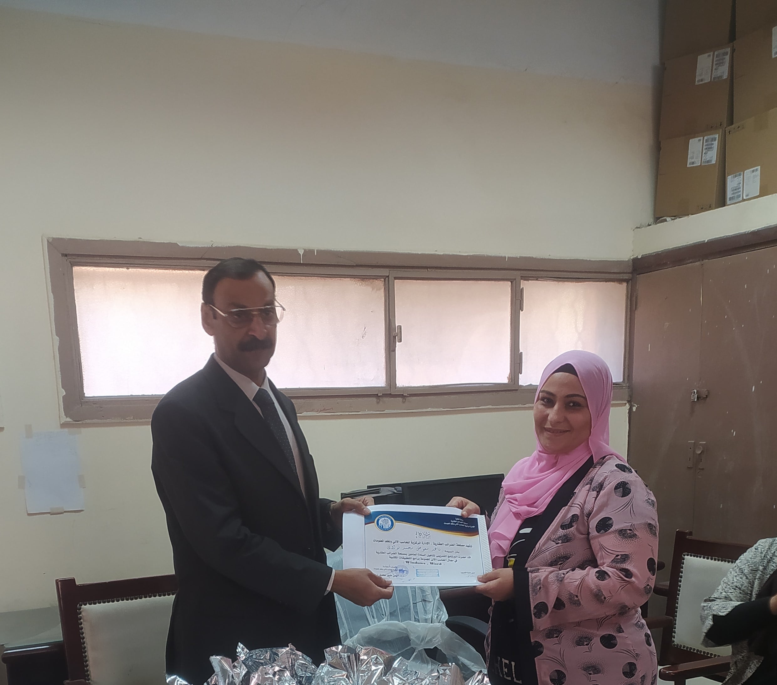 عقد دورات تدريبية فى مجال الحاسب الآلى  لمجموعة برامج التطبيقات المكتبية  ( Windows  , Word  , Excel  ) للسادة العاملين بالإدارة المركزية للحاسب الآلي  و معهد المحصلين والصيارف بالجهود الذاتية 