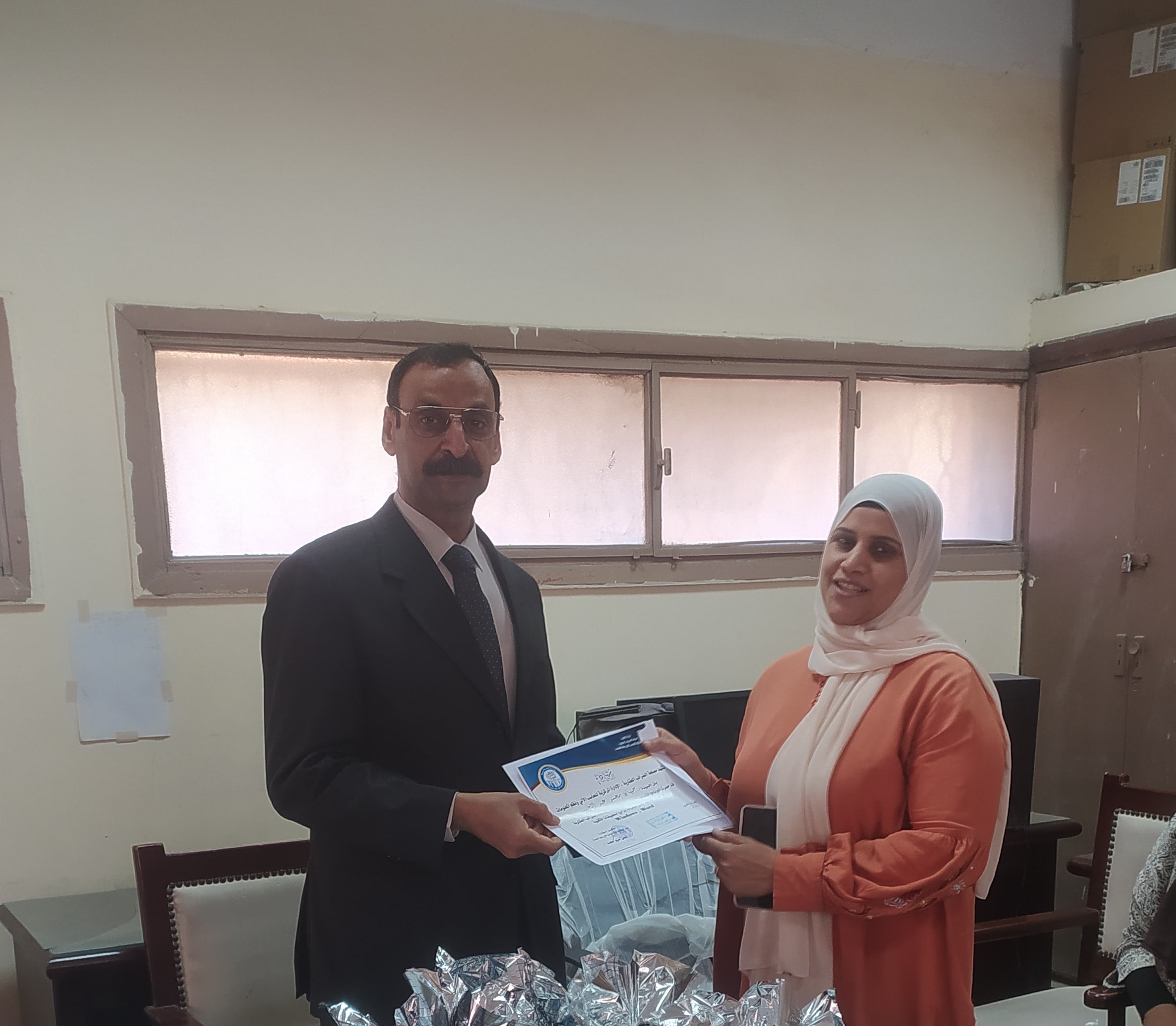 عقد دورات تدريبية فى مجال الحاسب الآلى  لمجموعة برامج التطبيقات المكتبية  ( Windows  , Word  , Excel  ) للسادة العاملين بالإدارة المركزية للحاسب الآلي  و معهد المحصلين والصيارف بالجهود الذاتية 