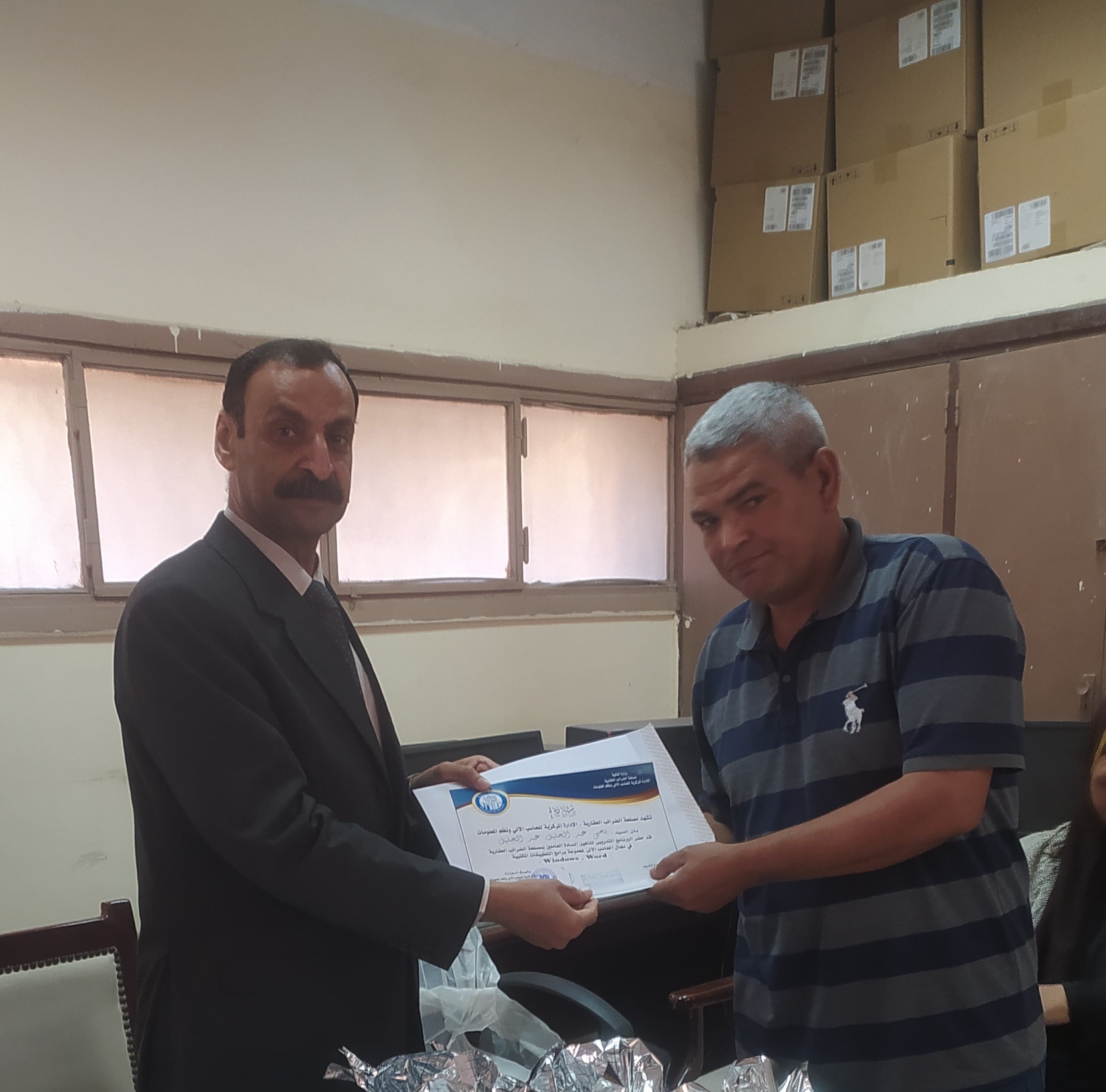 عقد دورات تدريبية فى مجال الحاسب الآلى  لمجموعة برامج التطبيقات المكتبية  ( Windows  , Word  , Excel  ) للسادة العاملين بالإدارة المركزية للحاسب الآلي  و معهد المحصلين والصيارف بالجهود الذاتية 